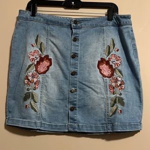 Guess floral jean skirt - size XL.
